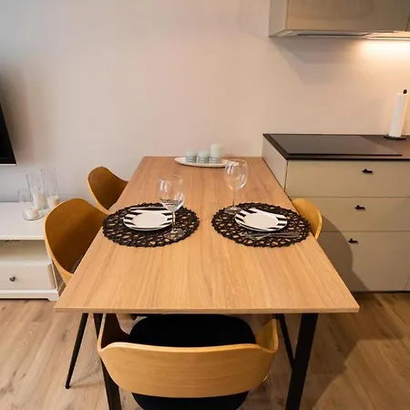 Dworska - Close To The & Regan Park By Downtown Apartment